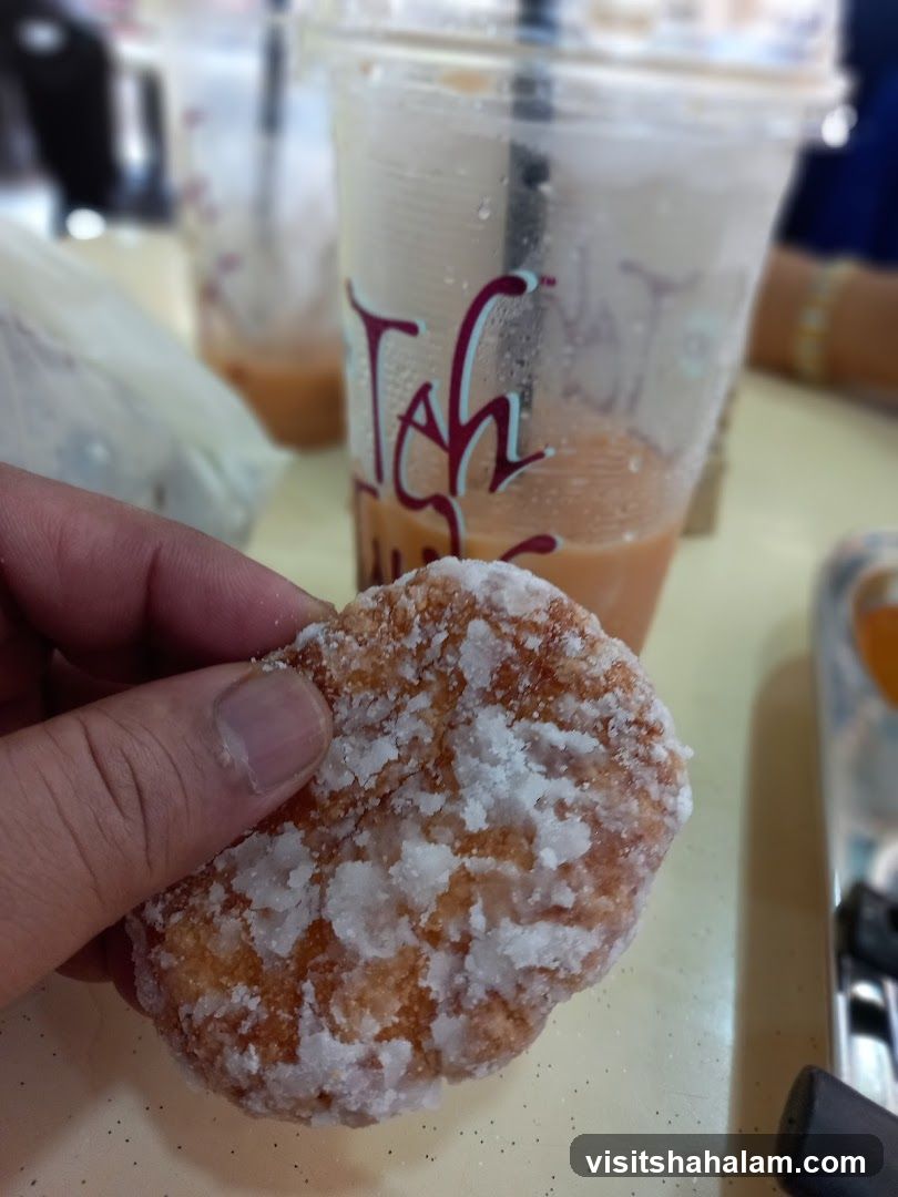 Fried snack with iced tea