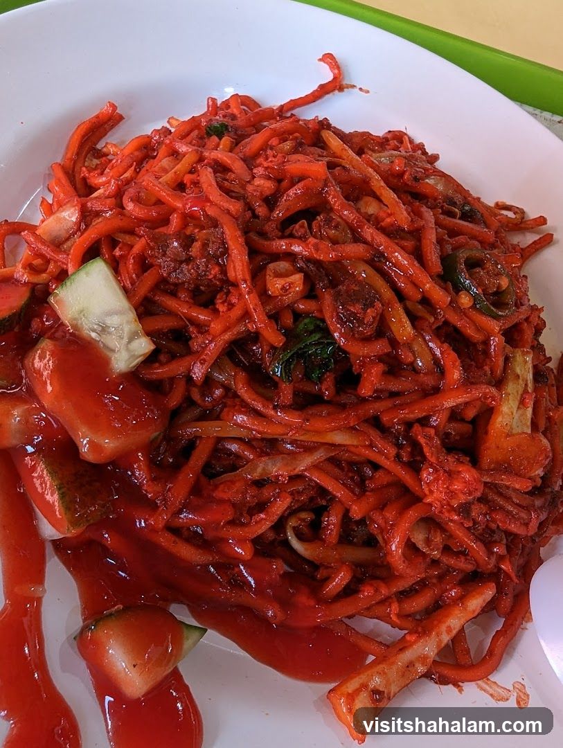 Spicy Noodles with Cucumber and Tomato Sauce