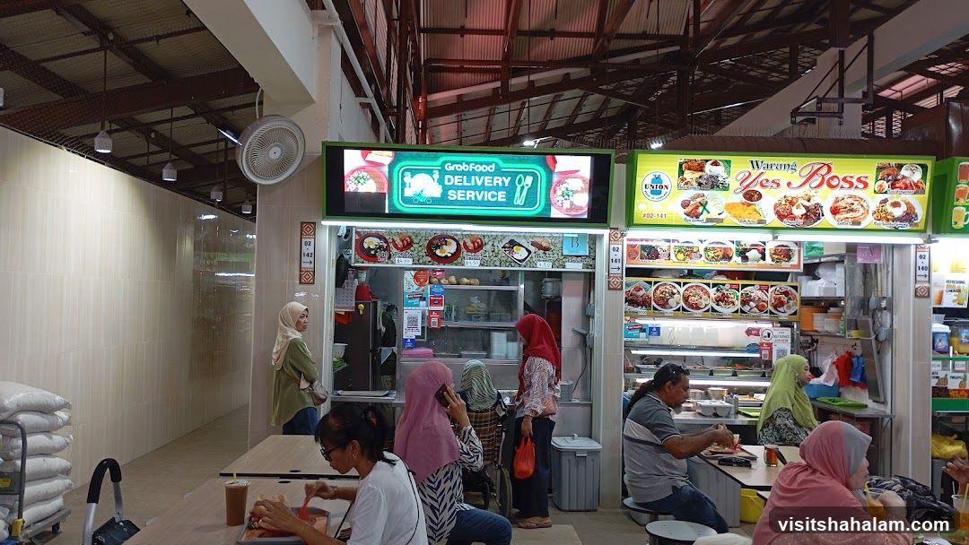 Food stalls with delivery service and food displays