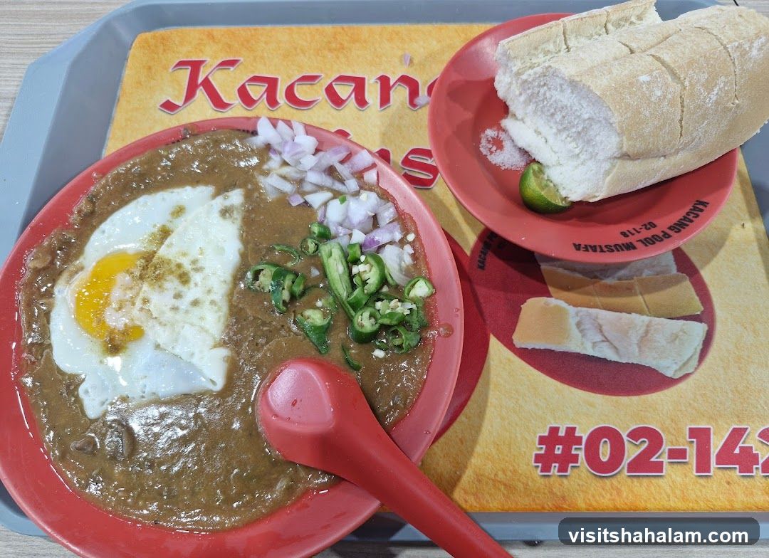 Kacang Pool with Bread and Egg