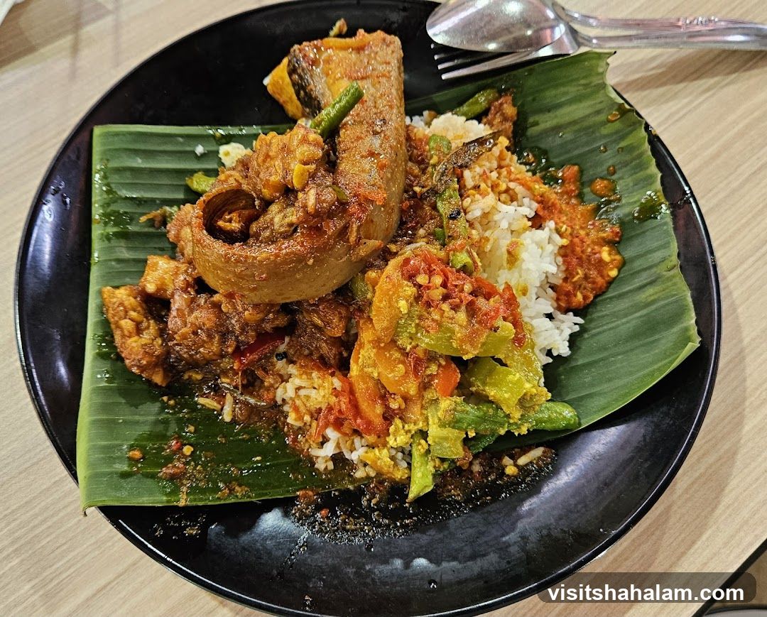 Spicy Rice Dish with Meat and Vegetables