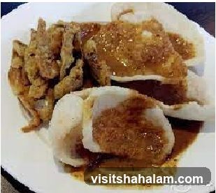 Fried food with sauce and bread
