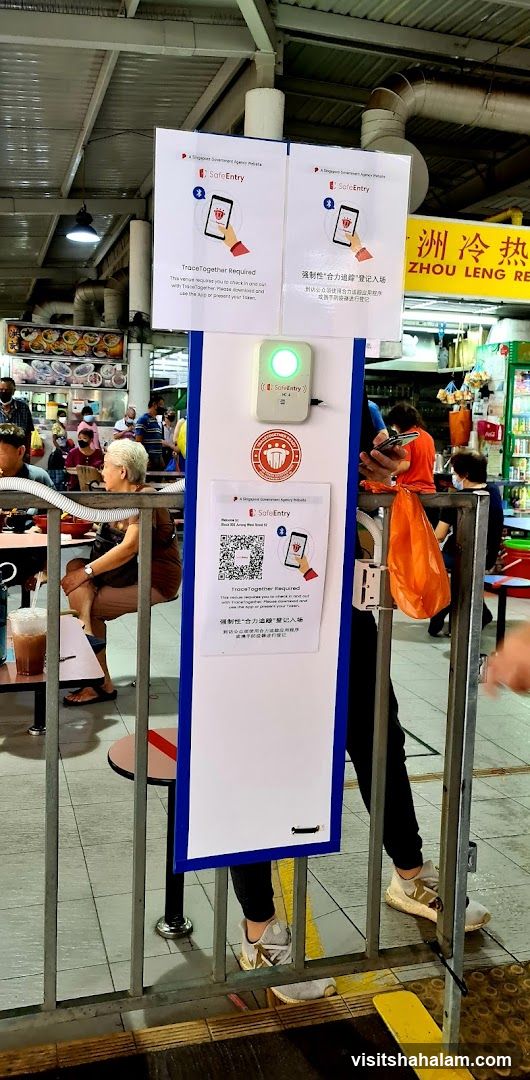 SafeEntry and TraceTogether signage