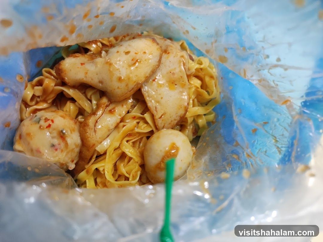 Noodles with Fish Balls and Slices