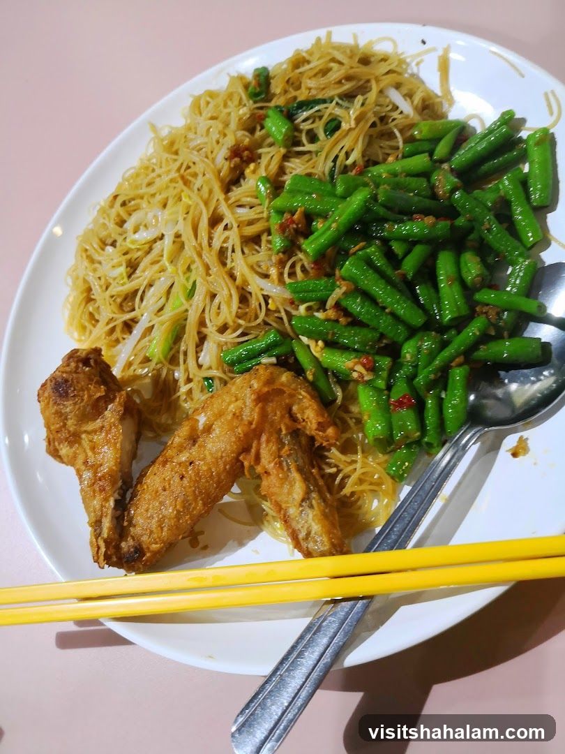 Fried Chicken Wings with Noodles and Green Beans