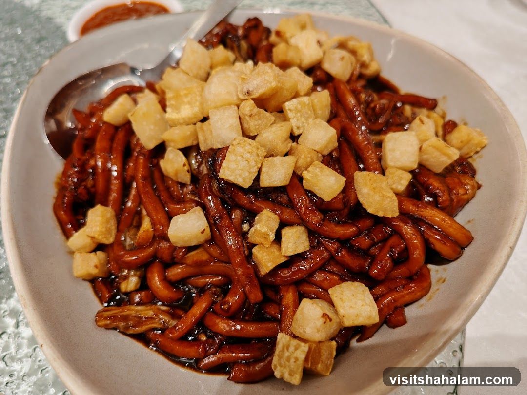 Noodles with Crispy Toppings