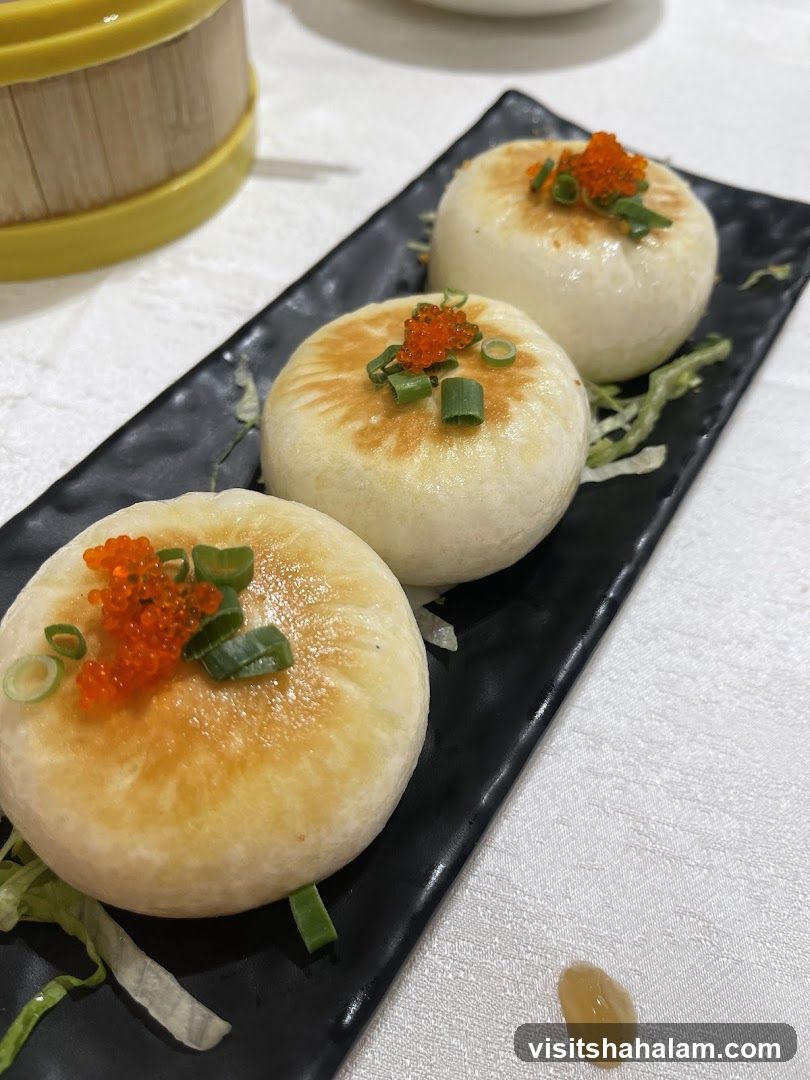 Pan-fried Buns with Roe and Scallions
