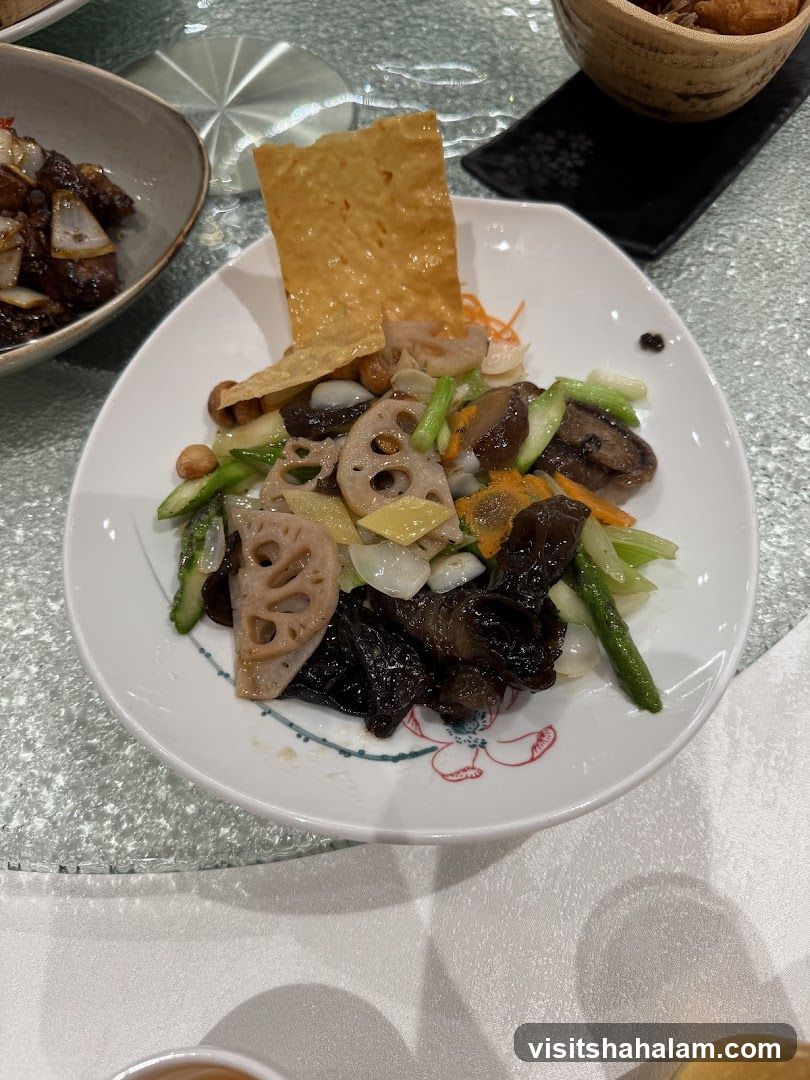 Vegetable Stir-fry with Crispy Cracker
