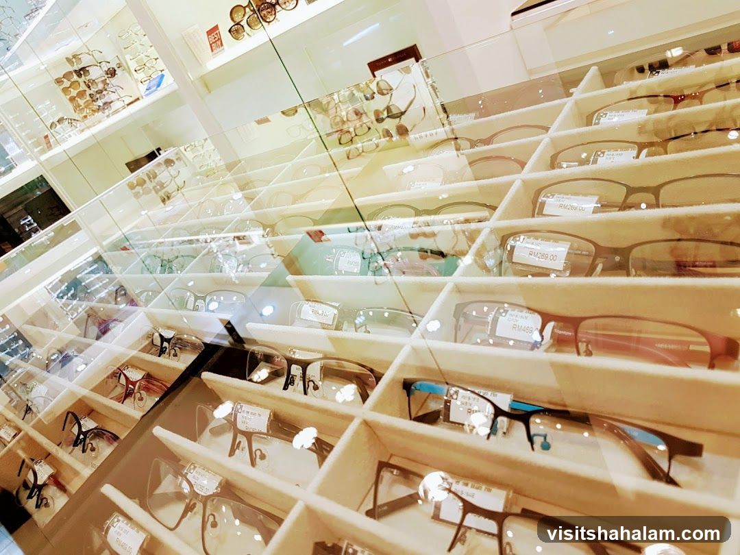 Eyeglasses Display