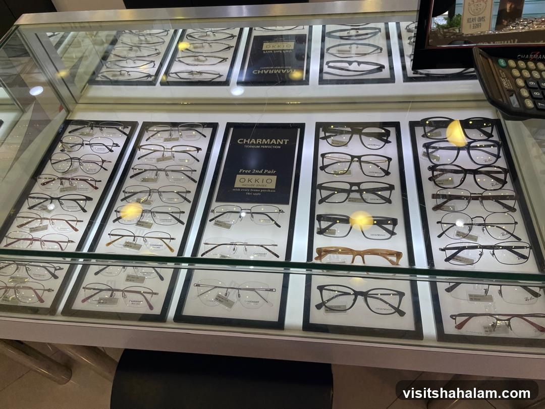 Eyeglasses Display