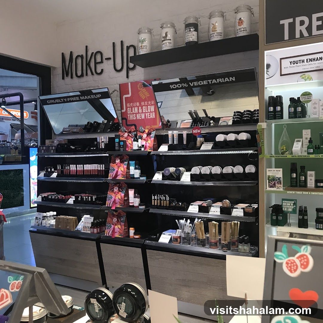 Make-Up Store Display