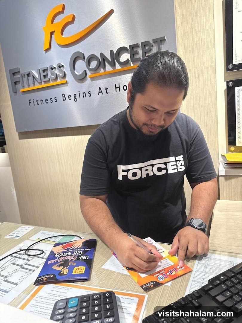 Man at counter with Fitness Concept signage