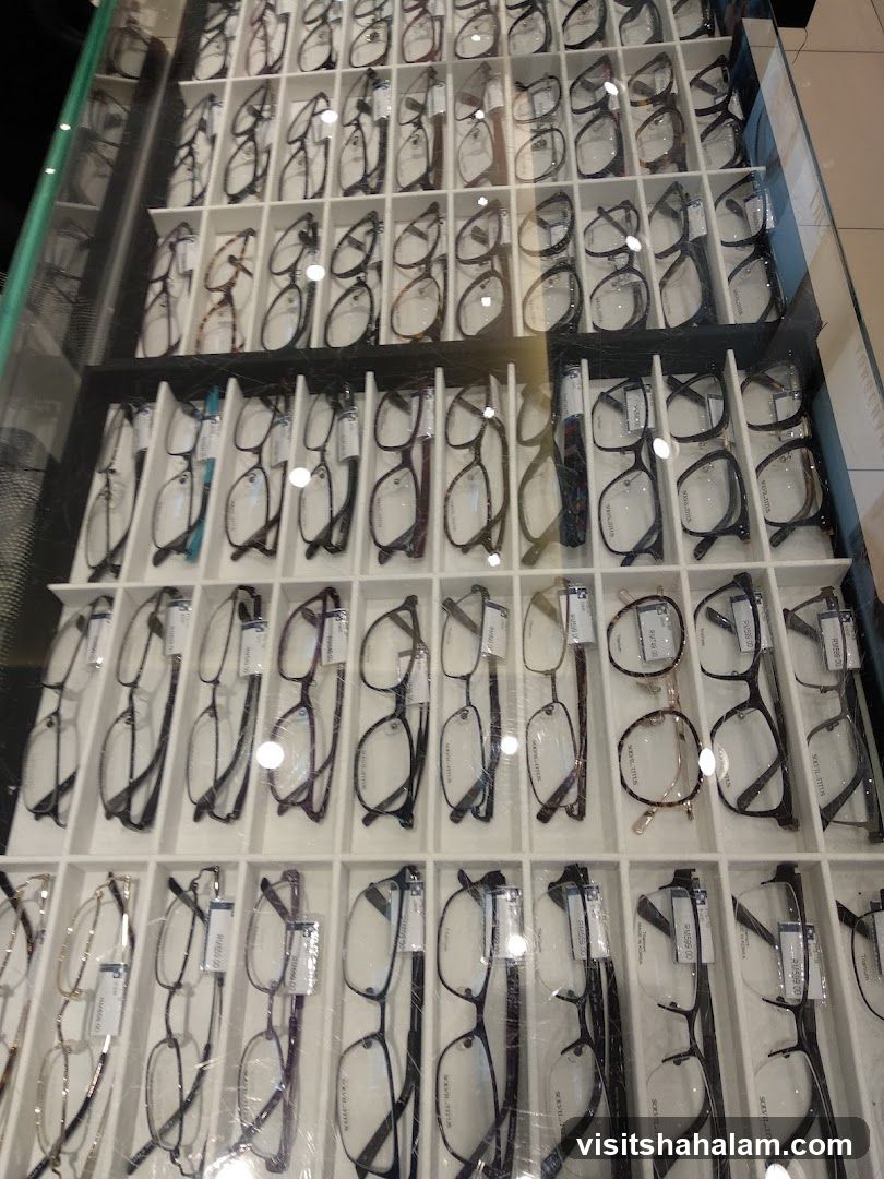 Eyeglasses Display