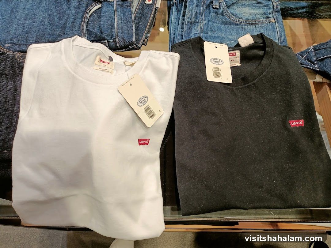 Levi's T-shirts
