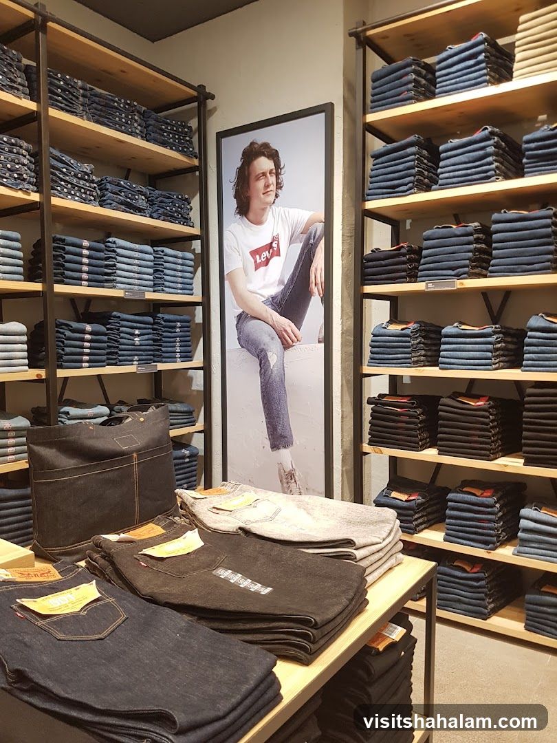 Levi's Store Display
