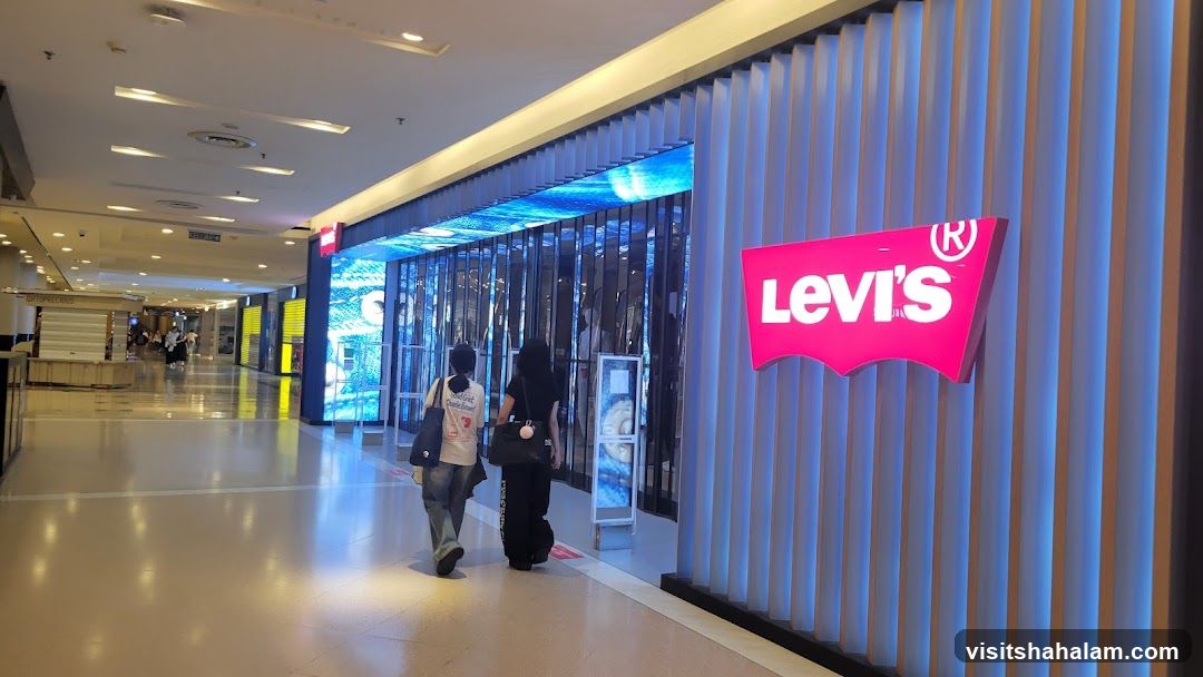 Levi's Clothing Store