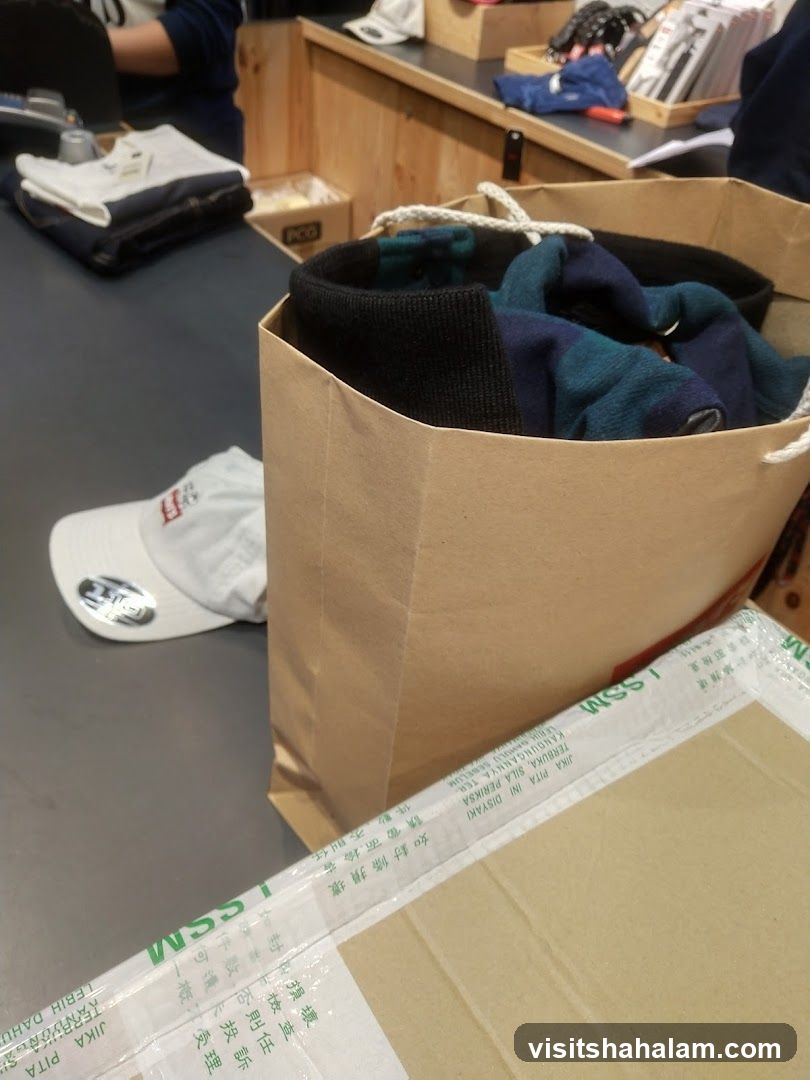 Shopping Bag and Cap