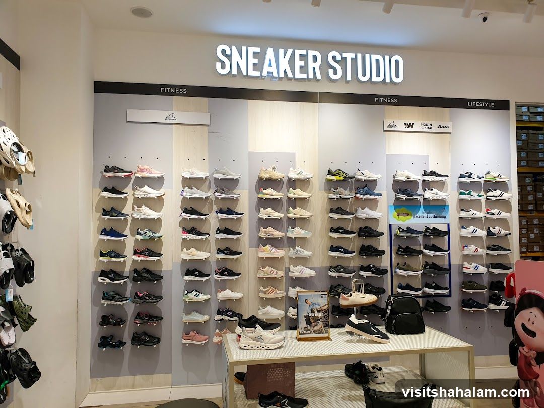 Sneaker Studio Interior
