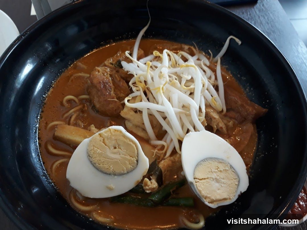 Curry Noodles with Egg
