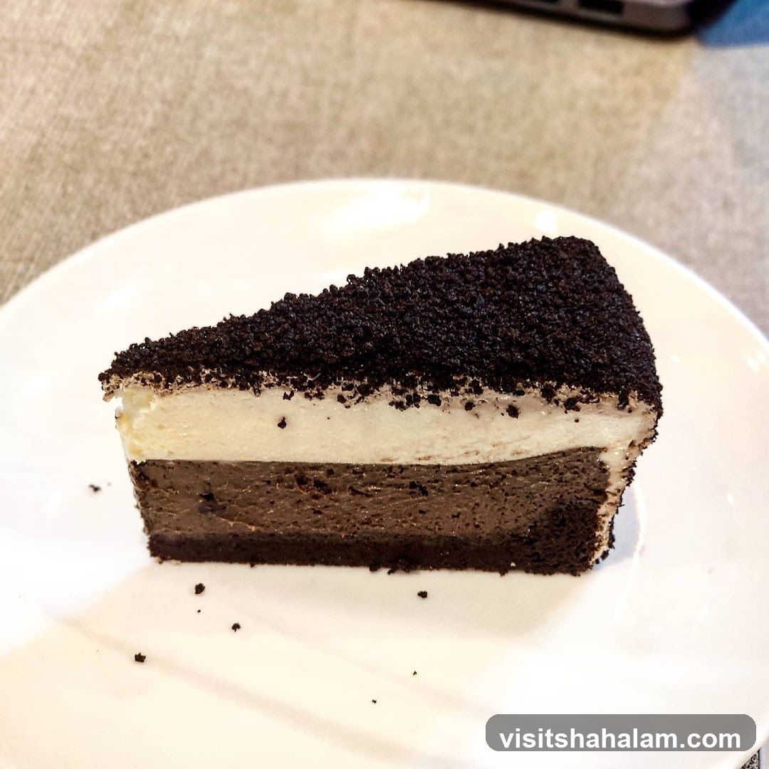 Oreo Cheesecake Slice