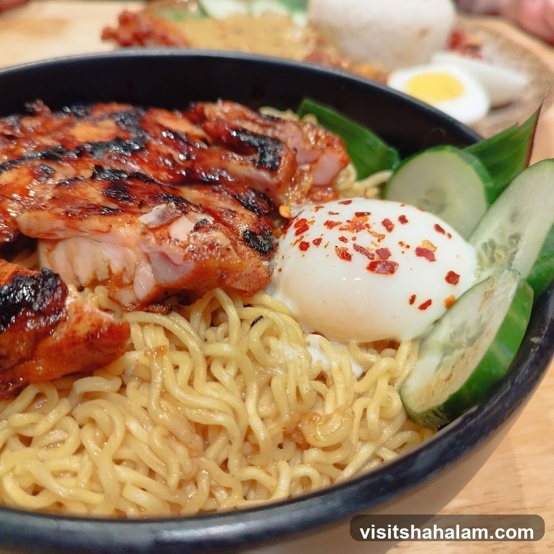 Noodles with Grilled Chicken and Egg