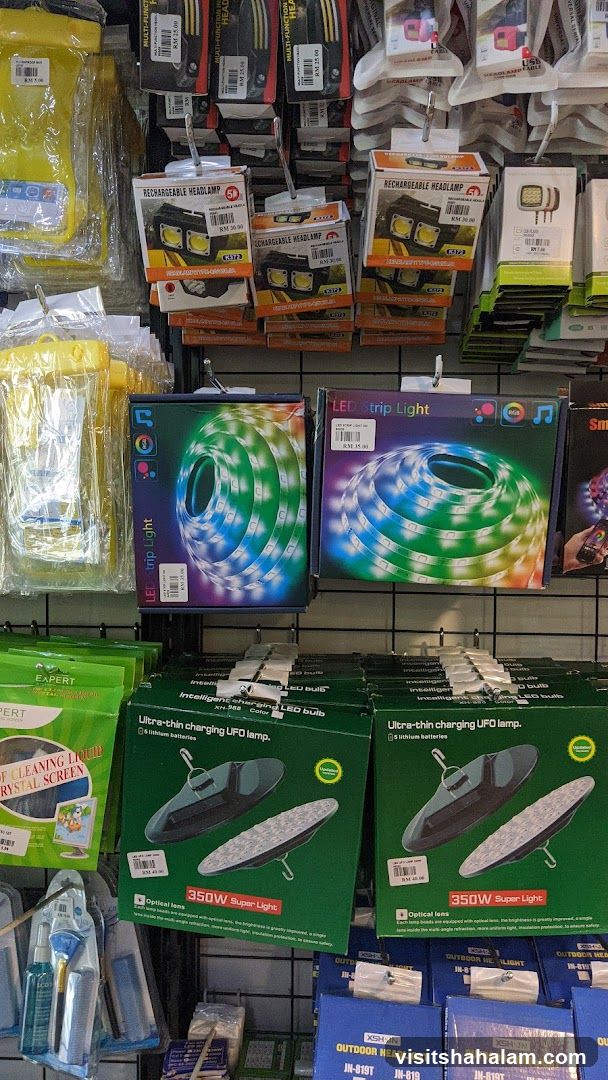 Assorted electronic accessories