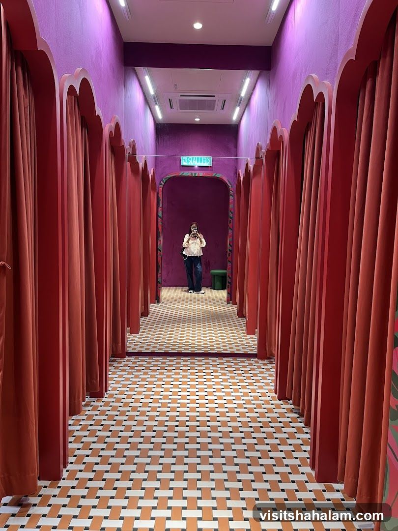 Fitting Room Corridor