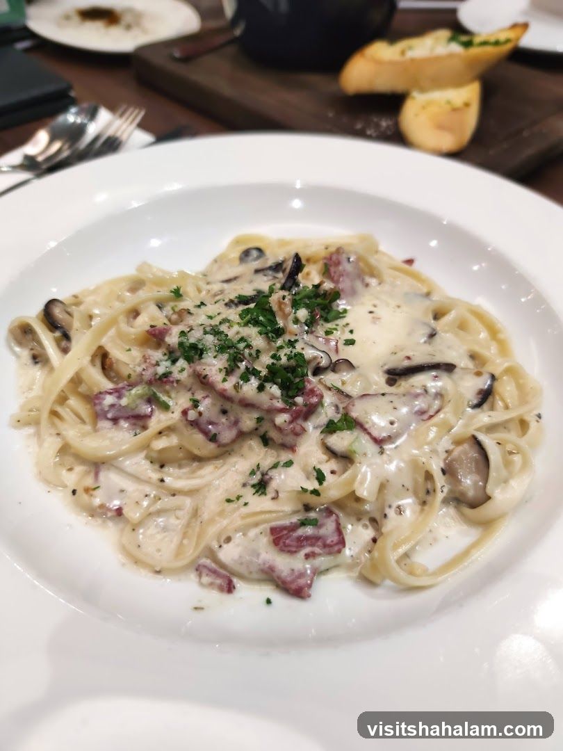 Fettuccine Alfredo with Bacon and Mushrooms
