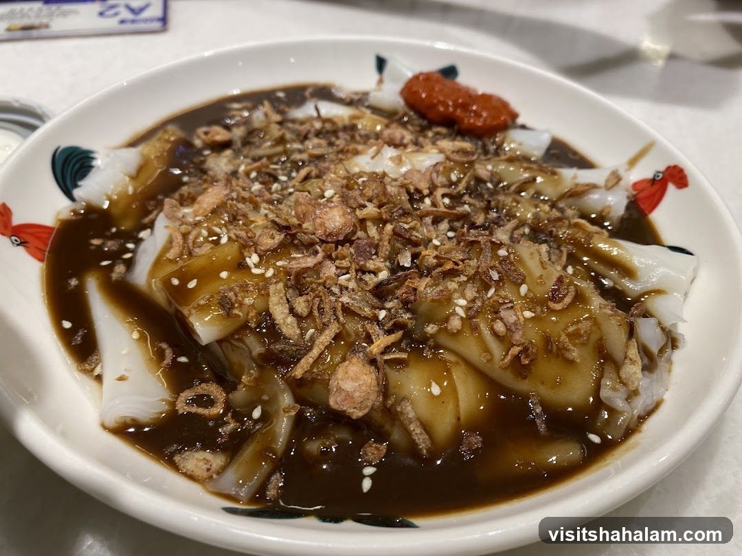 Chee Cheong Fun with Sauce and Toppings