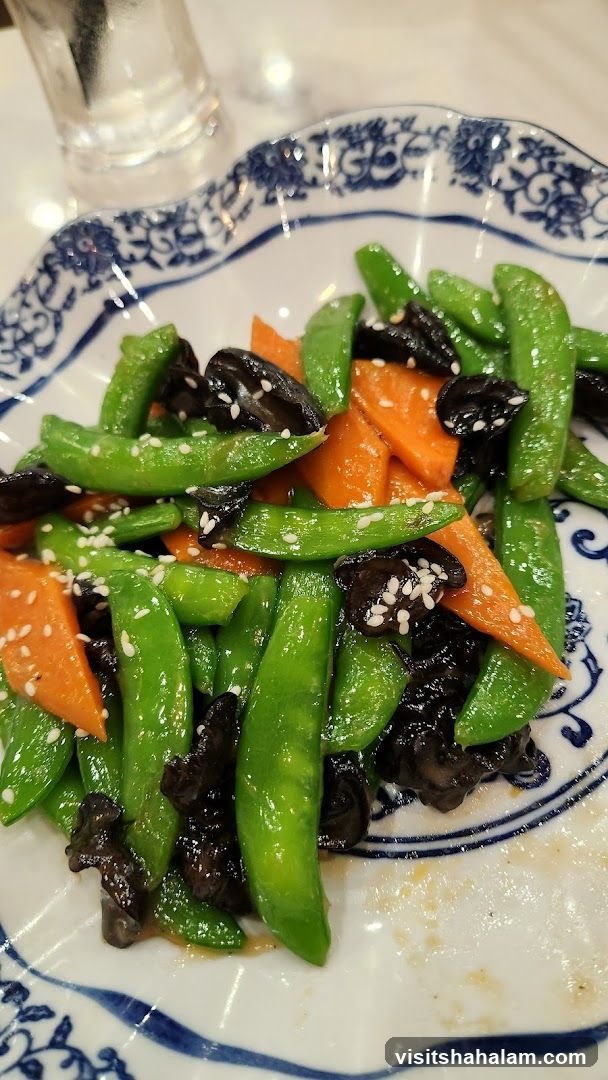 Snow Peas with Carrots and Wood Ear Mushrooms
