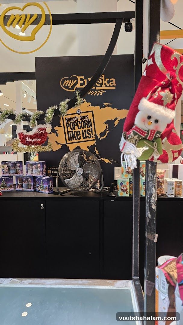 Popcorn display with Christmas decorations