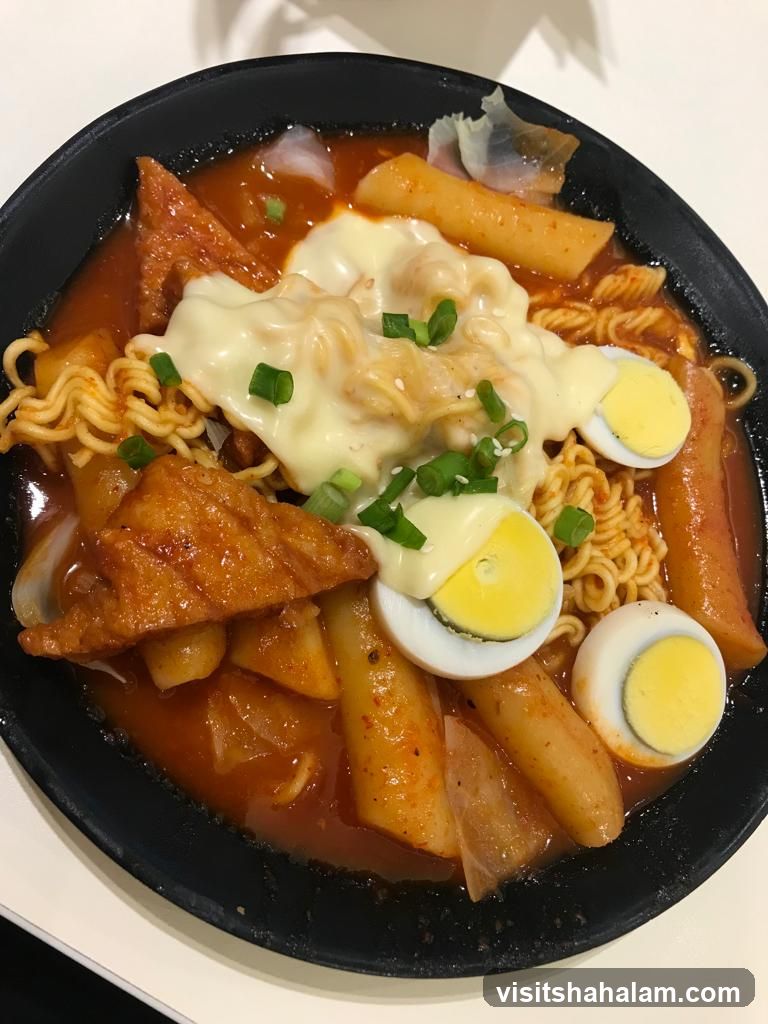 Tteokbokki with Noodles and Egg