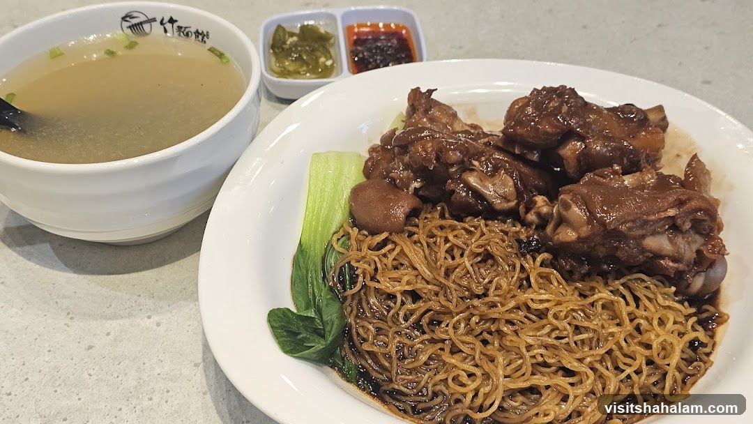 Braised Pork Knuckle Noodles