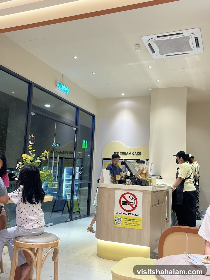 Ice Cream Cake Counter