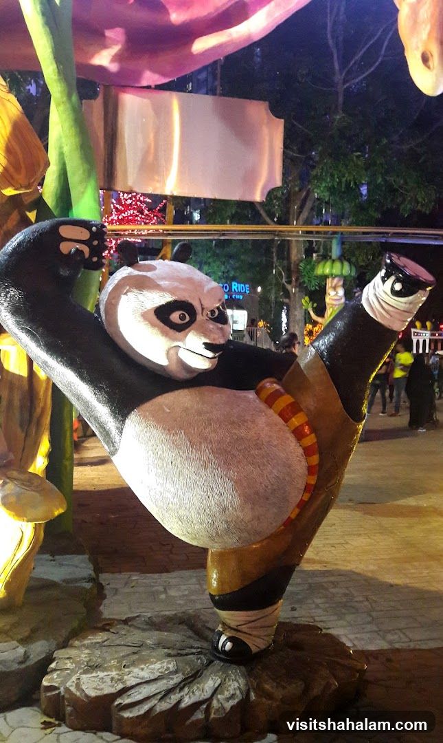 Kung Fu Panda Statue