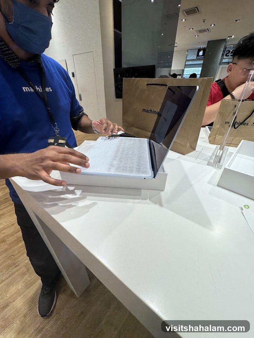 Apple Store Display