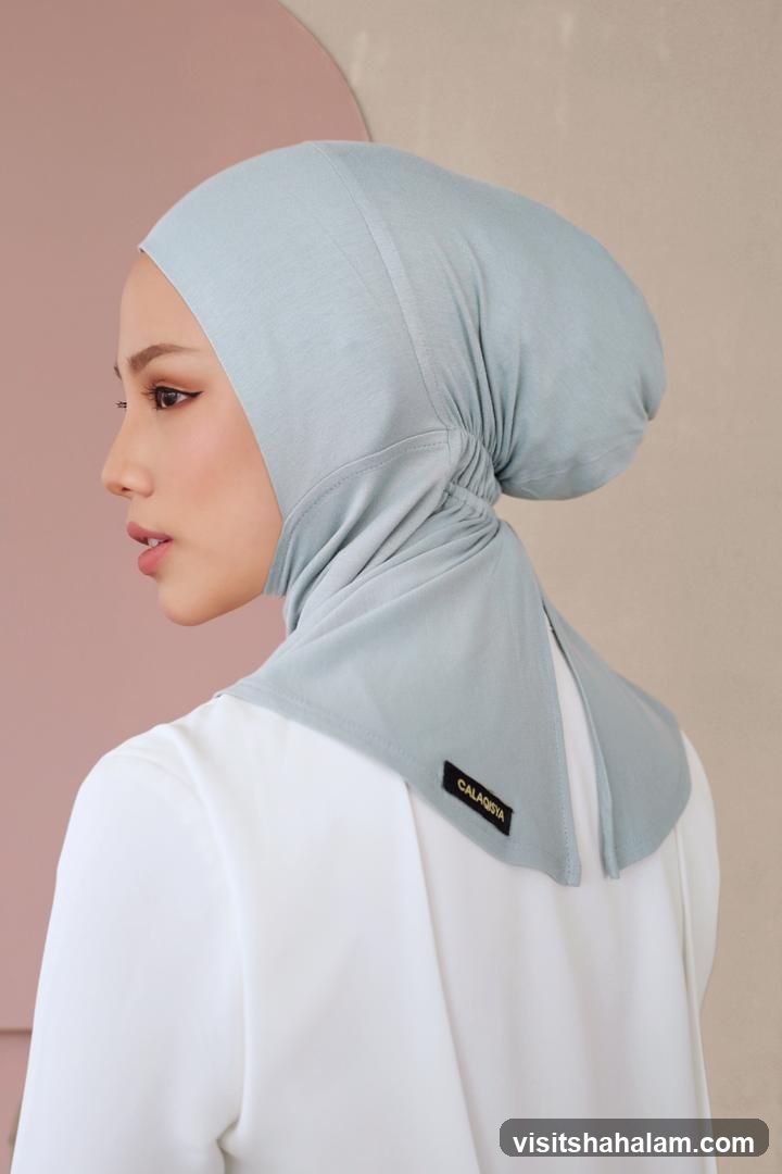Woman wearing a light blue hijab