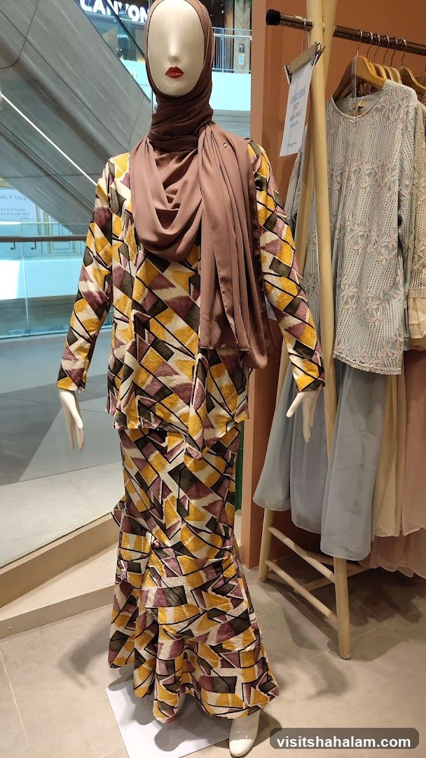 Mannequin in patterned outfit