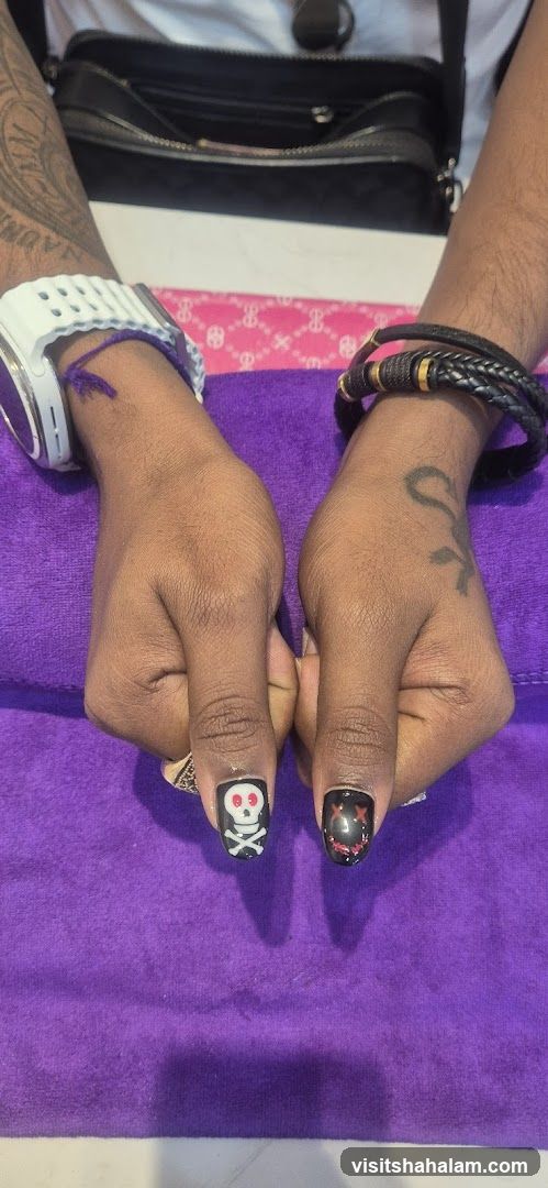 Skull and Crossbones Nail Art