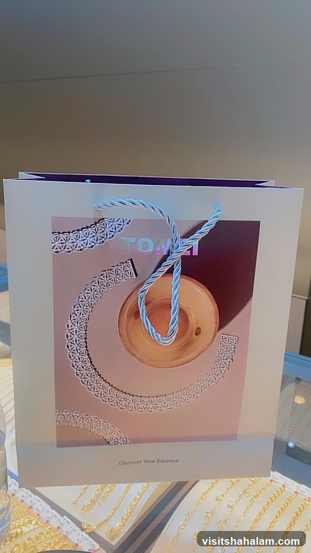 Shopping Bag with Jewelry Display