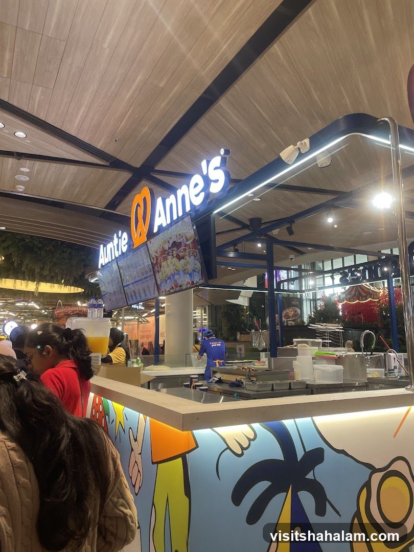 Auntie Anne's Pretzel Stand