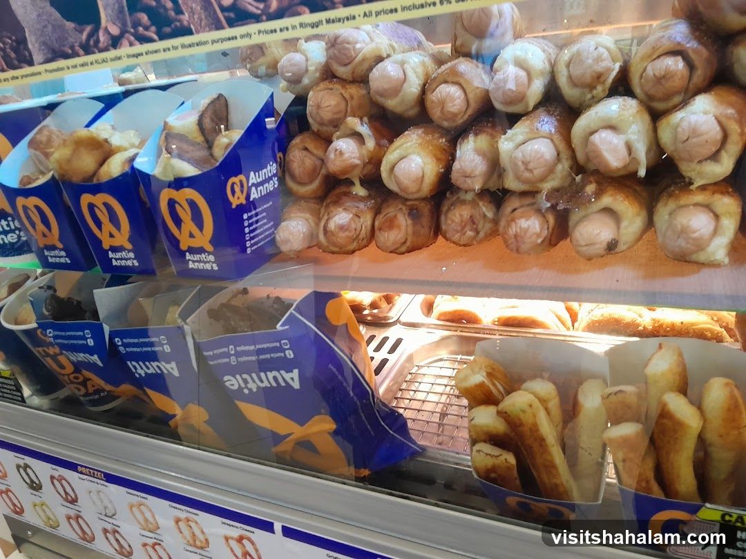 Auntie Anne's Pretzel Display
