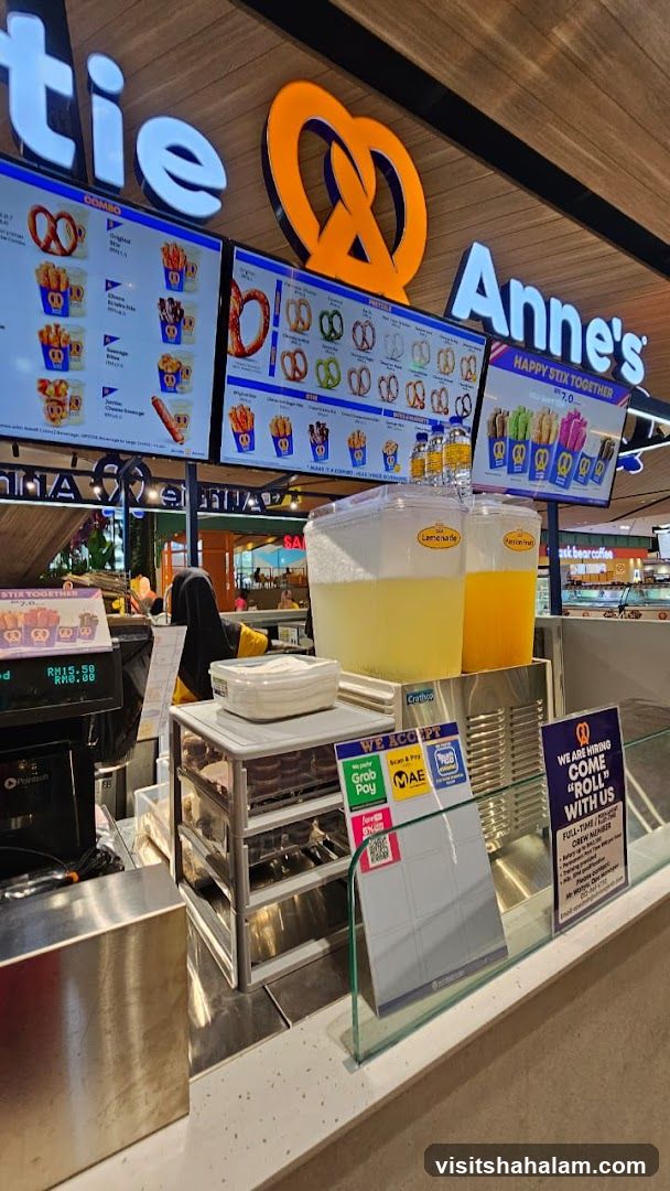 Auntie Anne's Pretzel Stand