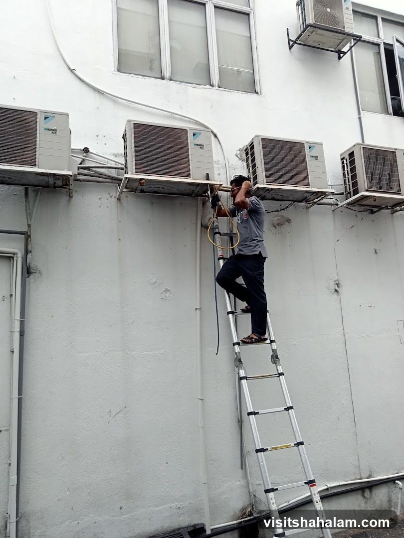 Air conditioning unit maintenance
