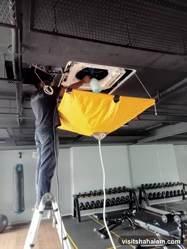 Air conditioning cleaning in a gym