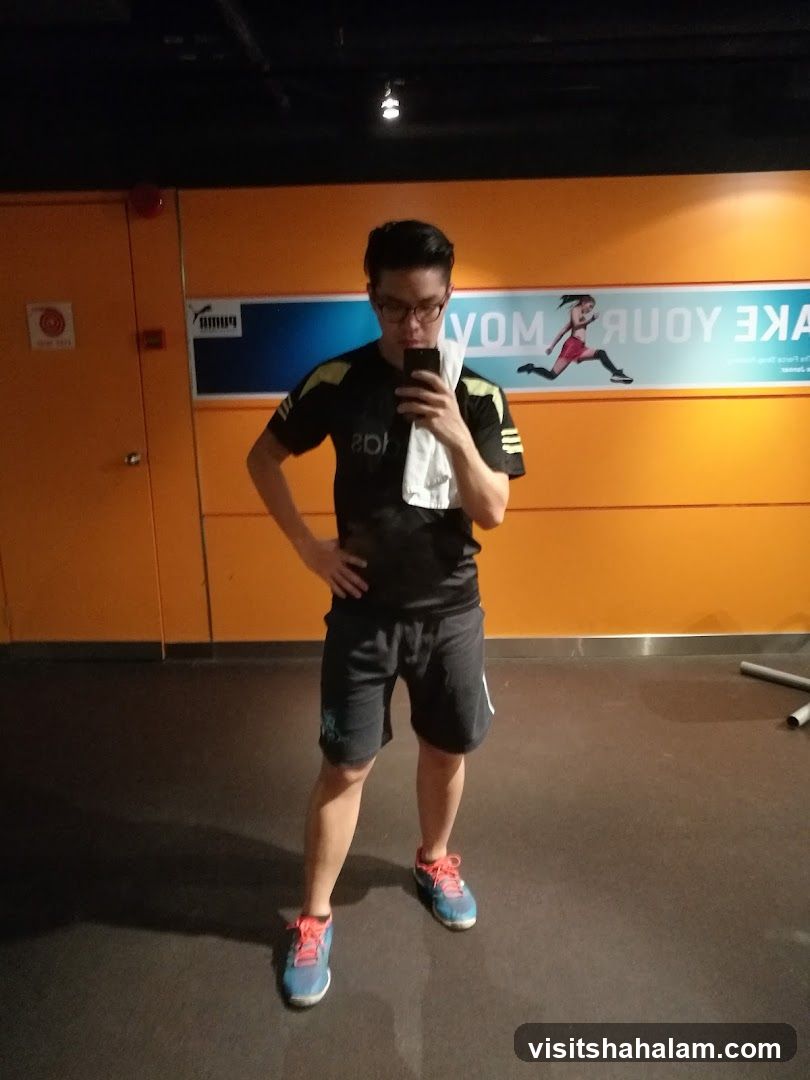 Man in gym taking a selfie