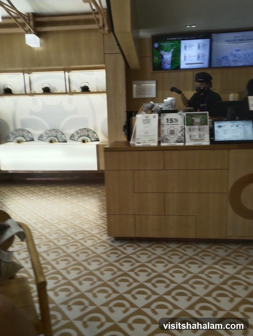 Counter area with decorative elements