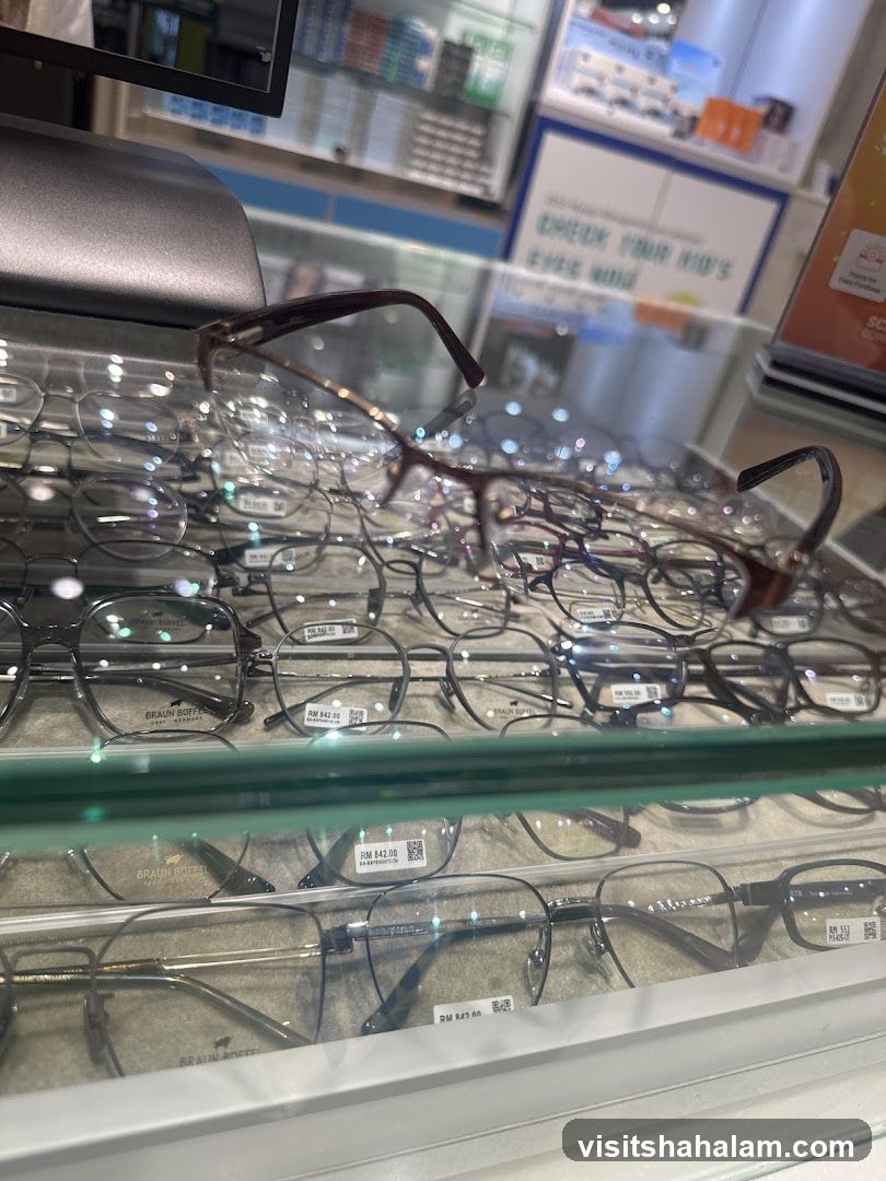 Eyeglasses Display