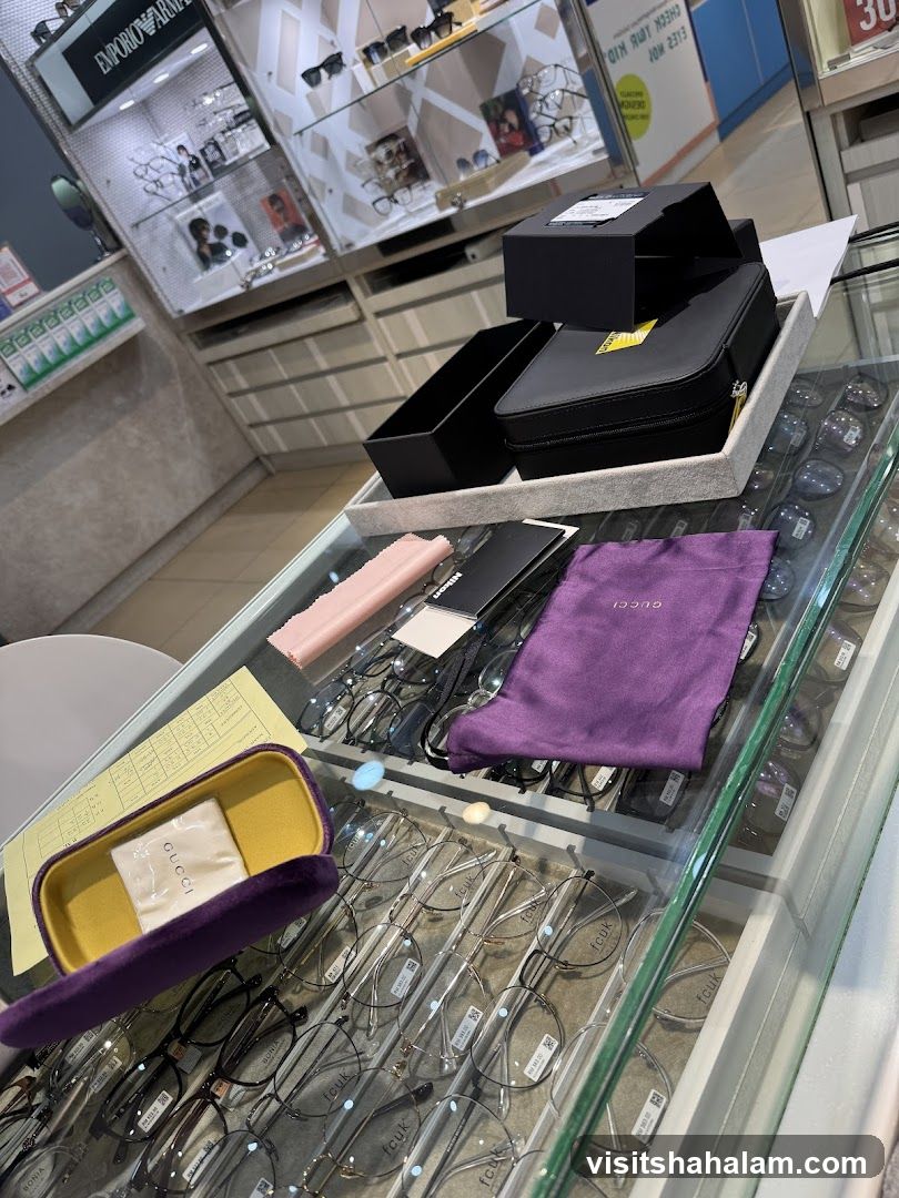 Eyeglasses Display