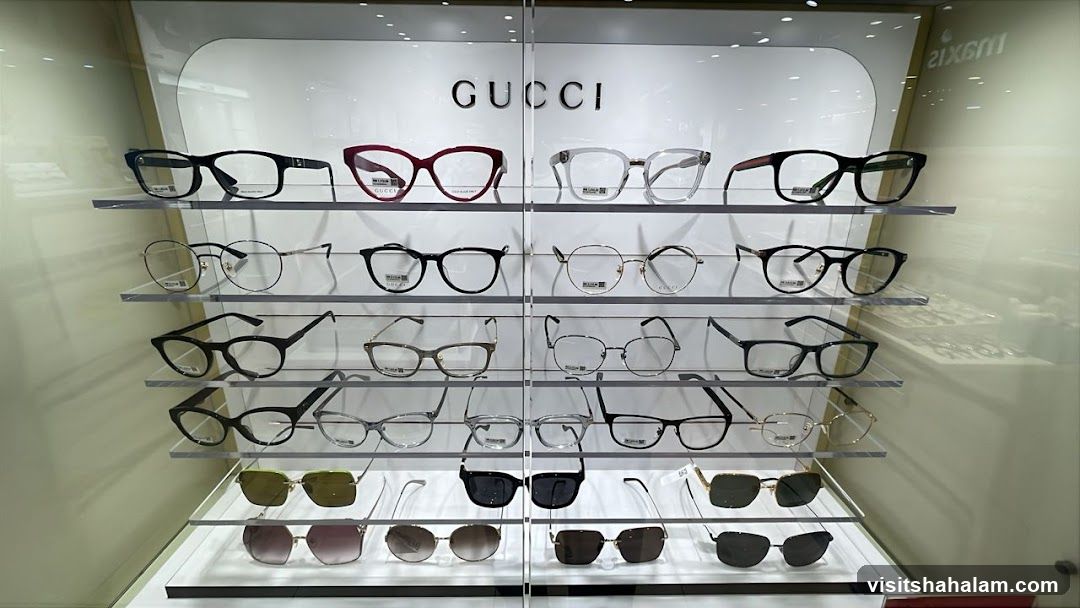 Gucci Eyeglasses Display